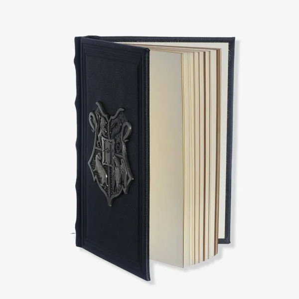 CADERNO DE ANOTACOES C/APLIQUE BRASAO METAL HOGWARTS - Imagem 3