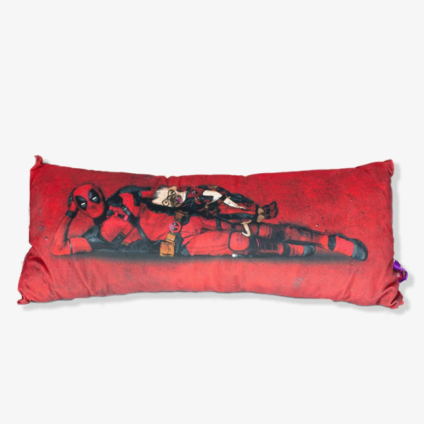 ALMOFADA FIBRA VELUDO 70X30CM DEAD POOL