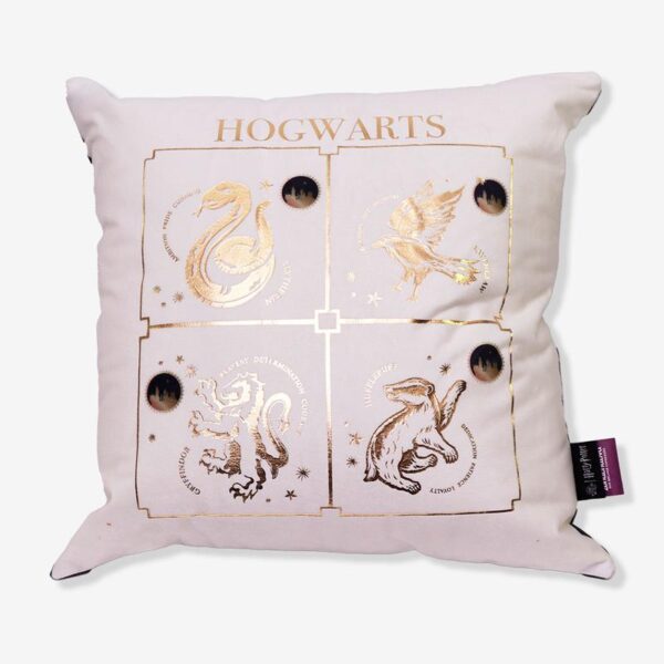 ALMOFADA FIBRA VELUDO 40X40CM HOGWARTS CASAS DOURADAS